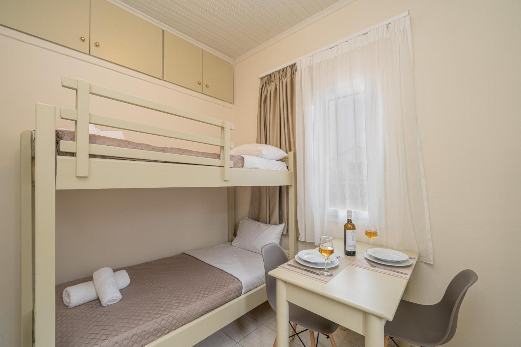 Makis Village-apartments * Agia Efimia