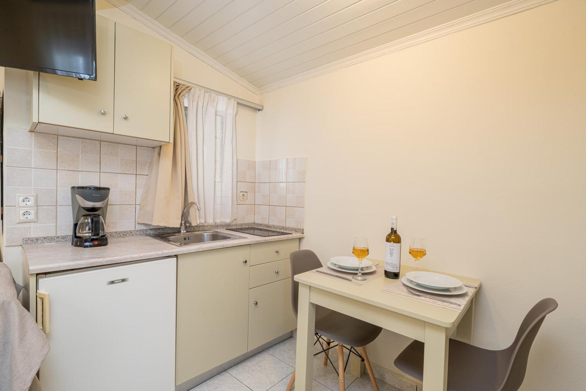 Makis Village-apartments *